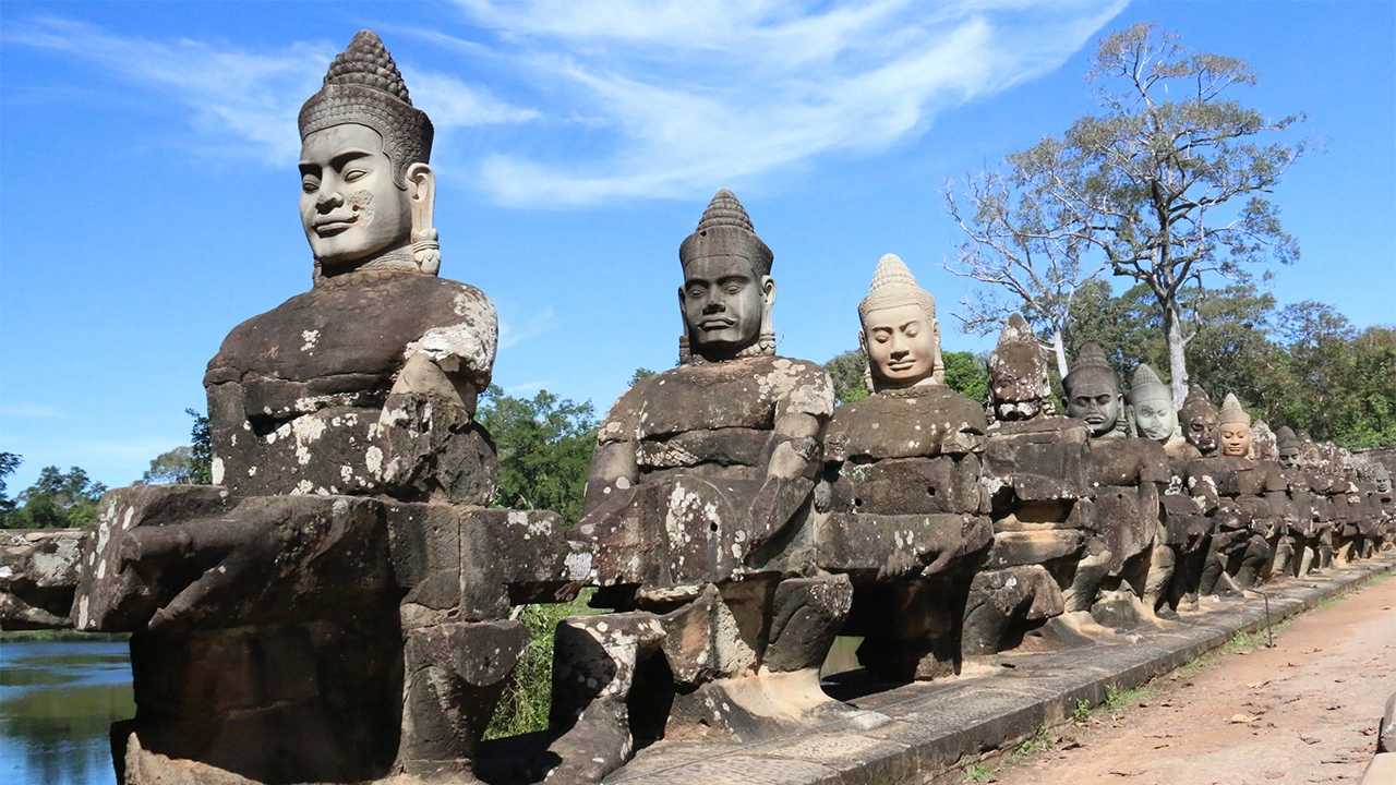 Bayon Temple-Serva Tarvel